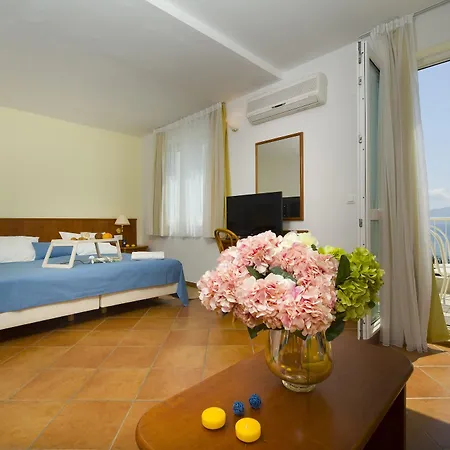 Labineca Hotel 3*